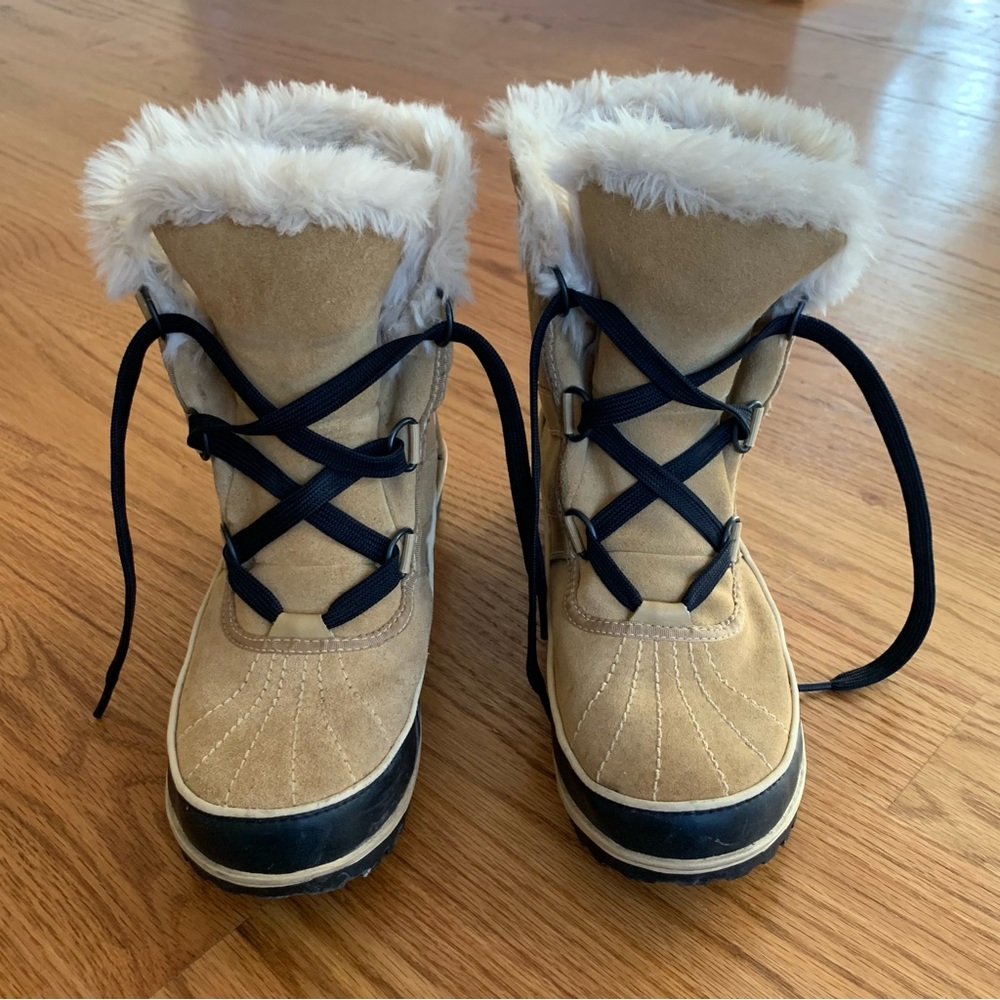 Sorel 9.5 boots in EUC